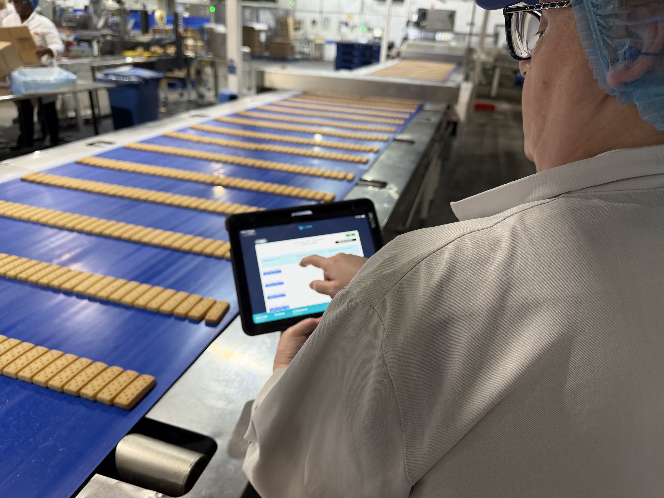 Operator using TraceSense digital weighing and batch traceability on the production line